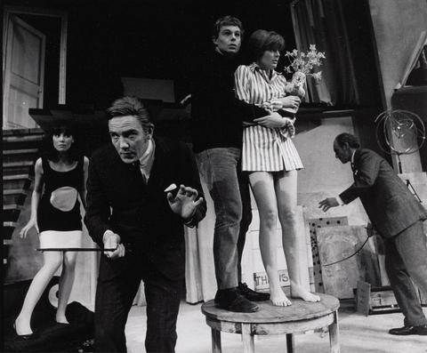 Louise Purnell, Albert Finney, Derek Jacobi, Maggie Smith and Graham Crowden in 'Black comedy' by Peter Schaffer, The National Theatre, London