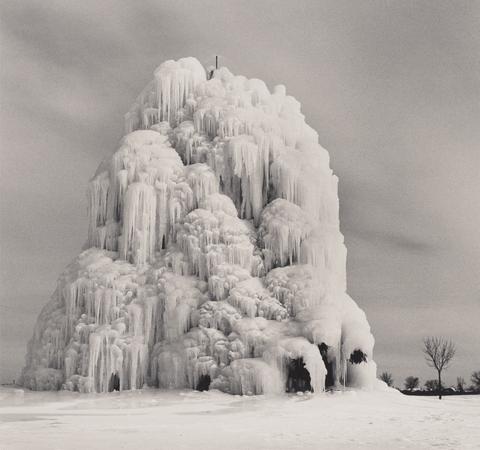 Michael Kenna Frozen Fountain, Belle Isle, Detroit, Michigan, USA #38/45
