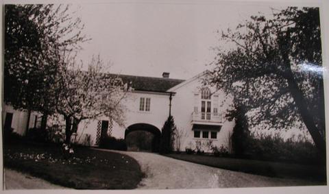 John Schiff, Exterior view of Katherine S. Dreier's West Redding home, "The Haven", 1941