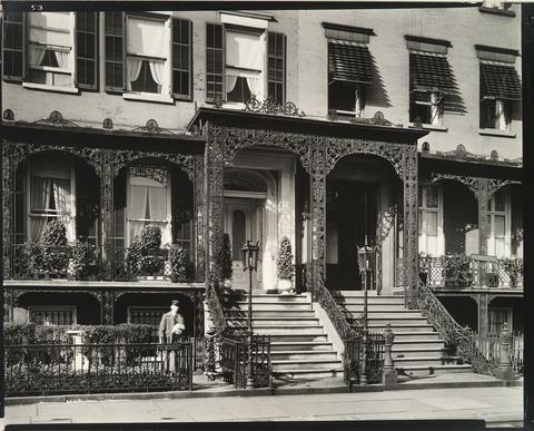 Berenice Abbott, Gramercy Park West, nos. 3-4, Manhattan, 1935
