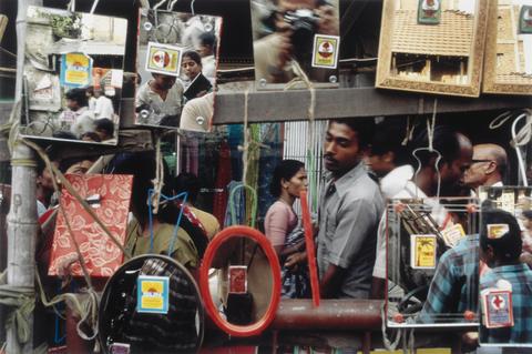 Raghubir Singh, Pavement Mirror Shop, Howrah, West Bengal, 1991, printed 2006
