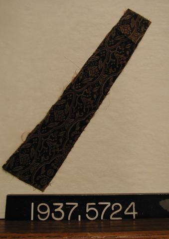 Unknown, Textile Fragment with Lobed Ovals and Flowers, 1615–1868