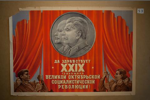Iulii Ganf, Da zdravstvuet XXIX godovshchina velikoi oktiabr'skoi sotsialisticheskoi revoliutsii! (Long Live the 29th Anniversary of the Great October Socialist Revolution!), 1946