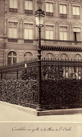 Charles Marville, Candelabre sur grille de la Place de l'Étoile (Lamppost on a Fence in the Place de l'Étoile), 1865–69