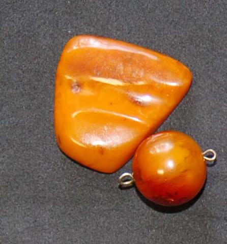 Amber bead and amber, 19th–20th century