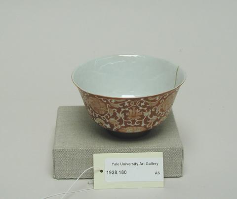 Unknown, Bowl with Stylized Floral Vine, early 18th century