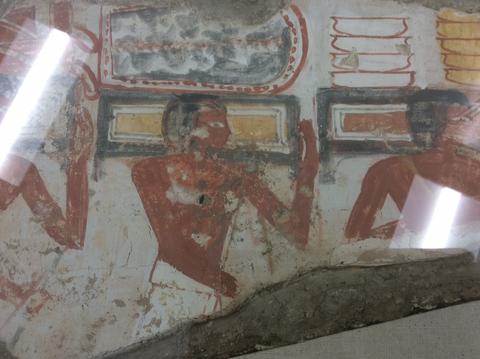 Unknown, Wall painting fragment showing three offering bearers moving to the right, 1401–1391 B.C.