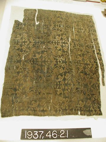 Unknown, Textile Fragment with Confronted Hawks, 11th–13th century