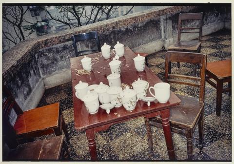 Bertien van Manen, Teahouse in "Peoples Park", Reminglu, Chongquing, 2000