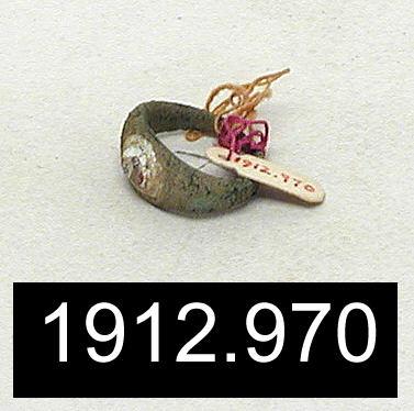 Unknown, Finger ring with inset gemstone, n.d.