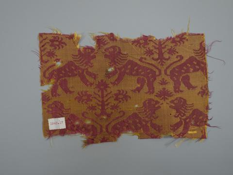 Unknown, Textile Fragment with Confronting Lions, 16th–17th century