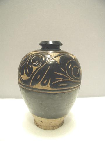 Unknown, Vase with Floral Scroll, 14th–15th century
