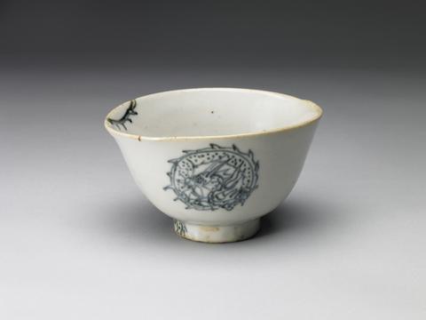 Unknown, Tea Bowl with Dragon Medallions, 17th century
