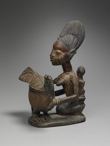 Kneeling Maternity Figure with a Bowl in the Shape of a Chicken (Olúmèye), early 20th century