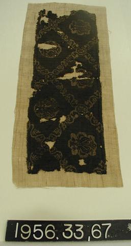 Unknown, Textile Fragment with a Lattice Design, 9th century