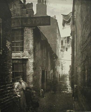 Thomas Annan, Old Vennel, off the High Street, Glasgow, ca. 1868–71