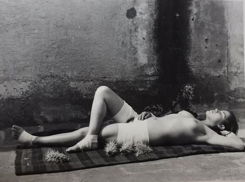 Manuel Álvarez Bravo, La buena fama durmiendo (Good Reputation Sleeping), 1938–39