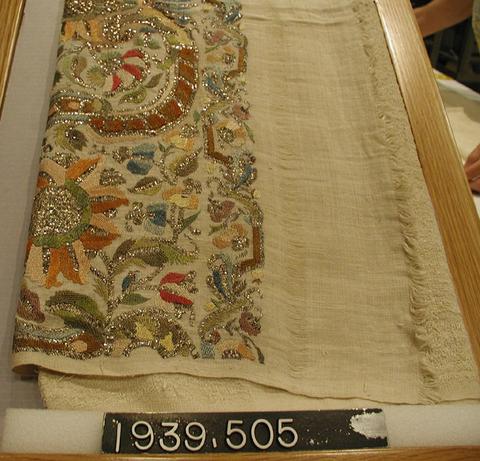Unknown, Towel Embroidered with Flower Bouquets, 19th century