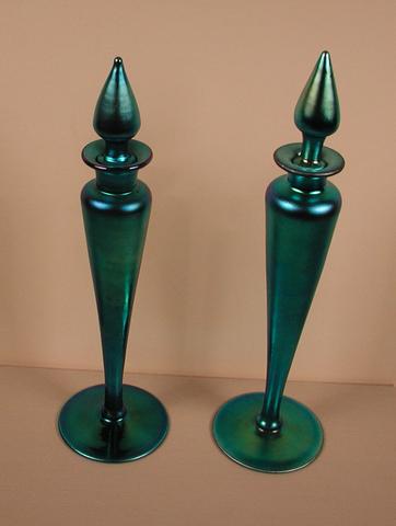 Frederick Carder, Pair of perfume bottles, 1920–32