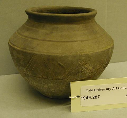 Unknown, Jar (lei) with chevron design, 16th–11th century B.C.
