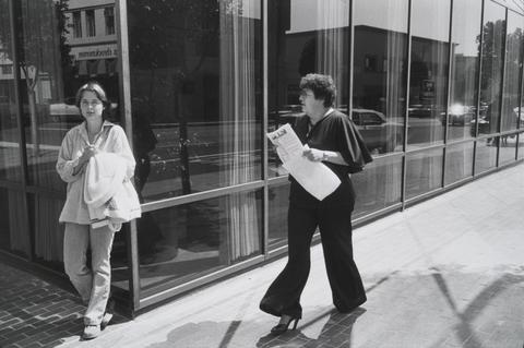 Garry Winogrand, 1979 Beverly Hills, California (At the Bank), 1979
