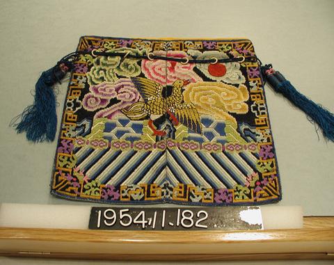 Unknown, Bag of embroidered gauze made up of manderin squares, 19th century