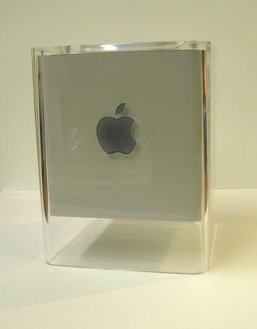 Jonathan Ive, Power Mac G4 Cube, 2000–2001