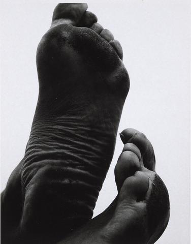 Aaron Siskind, Feet 131, 1953