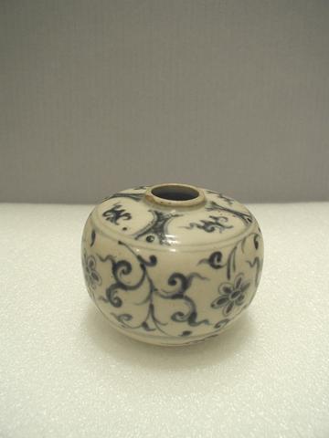 Unknown, Jar with Plum Blossoms, 15th century