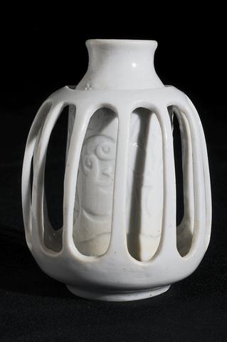 Jean A. Mann, Carved movable vase within an outer vase, 1982
