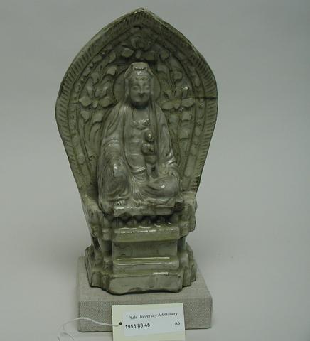 Unknown, Figure of seated Guanyin with halo, 14th–17th century